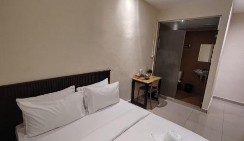 Standard Queen Room
