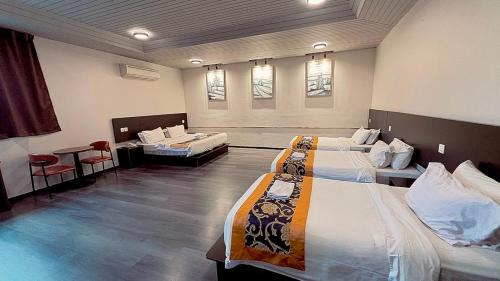 Deluxe Family Room