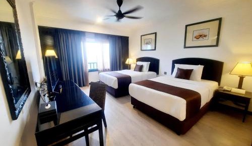 Premier Executive Twin Vinyl Room