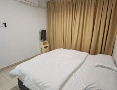 Three-Bedroom Apartment with Balcony