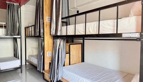 Bed in 8-Bed Mixed Dormitory Room