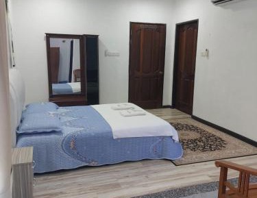 Standard Queen Room