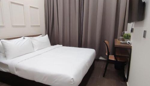 Deluxe Queen Room
