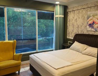 Queen Room