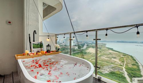 Three Bedrooms Sea View Suite