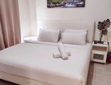 Two-Bedroom Apartment with Balcony and Sea View