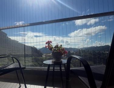 Apartment with Mountain View