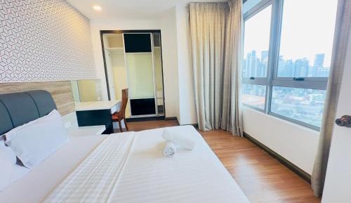 Apartment with City View