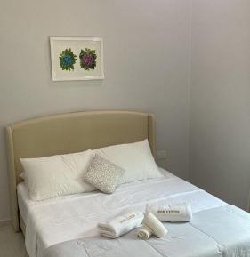 Queen Suite with Pool View