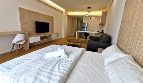 One-Bedroom Apartment with View