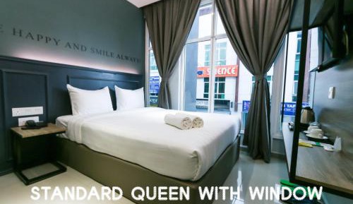 Standard Queen Room with Window