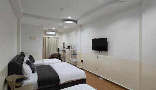 Quadruple Room with Private Bathroom