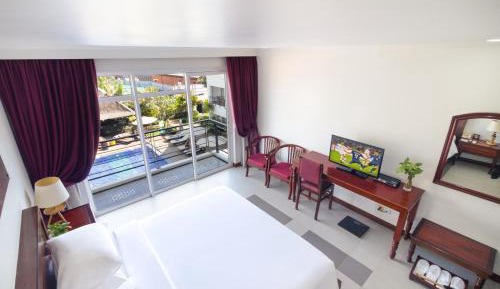 Luxury Room with Balcony, Pool View
