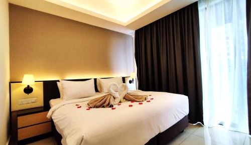 Two-Bedroom Deluxe Apartment with Balcony