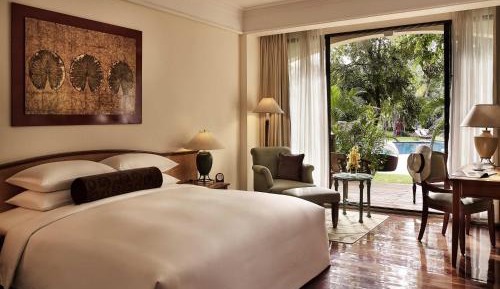 Superior King Room with Club Access