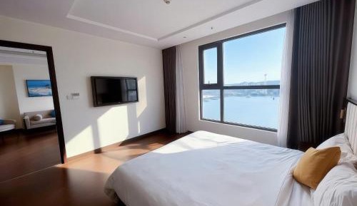 Two-Bedroom Apartment with Balcony and Sea View