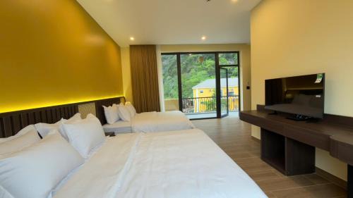 Twin Room with Bath