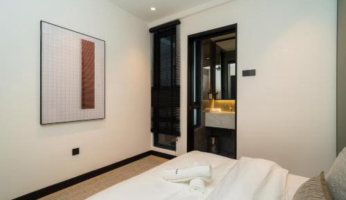Two-Bedroom Balcony Suite (KL City View) H