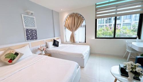 Twin Room with City View