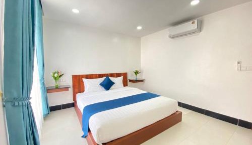 One-Bedroom Apartment with Balcony