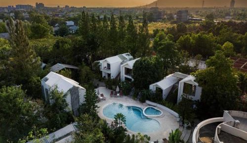King Suite with Garden View - Free Town Pickup 