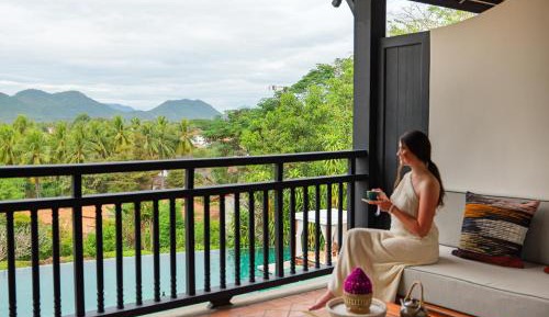 Phou Si Temple Suite