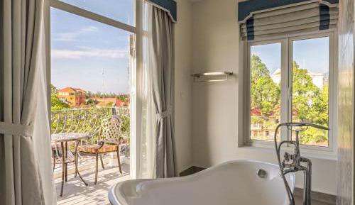 Junior Suite with Balcony