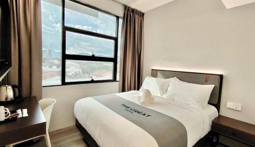 Deluxe Queen Room