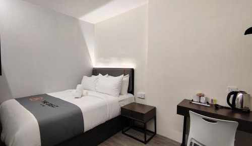 Standard Queen Room