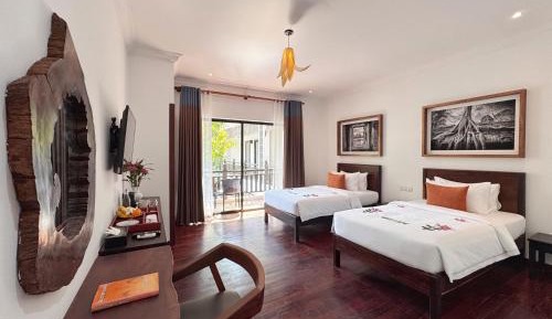 Deluxe Twin Room with Balcony and Pool View