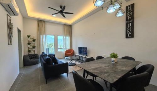 Three-Bedroom Apartment with Mountain View