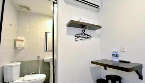 Standard Queen Room