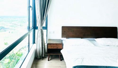 Two-Bedroom Apartment with Mountain View