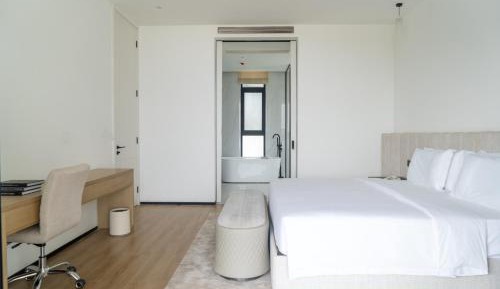 Ocean View Pool Suite with King Bed 