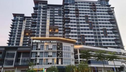 Three-Bedroom Apartment with Balcony