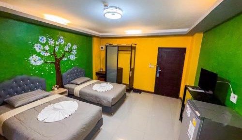 Standard Twin Room with Mountain View