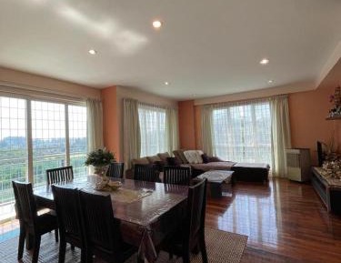 Three-Bedroom Apartment with Mountain View