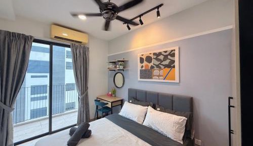 Four-Bedroom Apartment with Balcony 