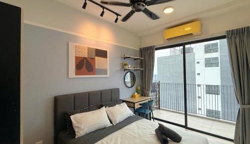 Three-Bedroom Apartment with Balcony