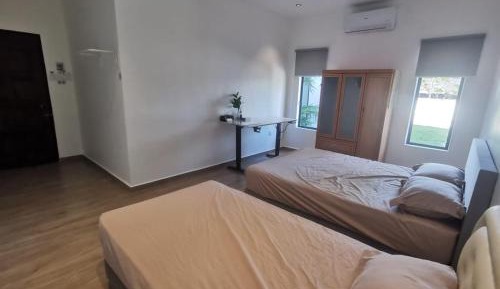 Economy Triple Room with Shared Bathroom