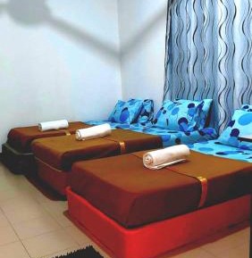Basic Triple Room with Shared Bathroom