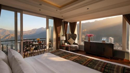 Horizon View Room with Balcony (Corner room)