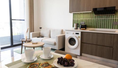 Bassac Suite One-Bedroom Apartment with Kitchenette and Balcony with City View