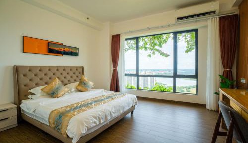 One-Bedroom Apartment with Sea View