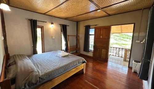 Queen Room with Garden View