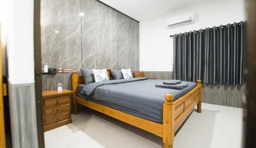 One-Bedroom Deluxe Apartment