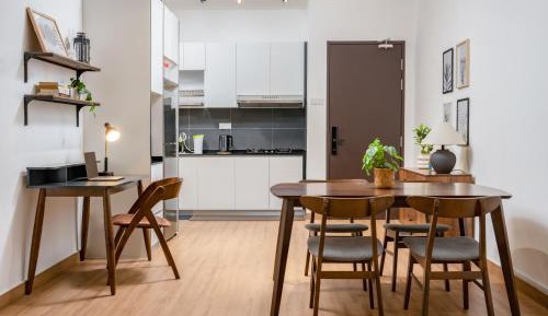 Apartment with Mountain View
