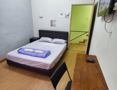 Standard Queen Room
