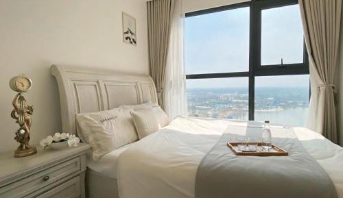 One-Bedroom Apartment with Balcony and Water View