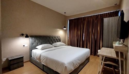 Deluxe King Room